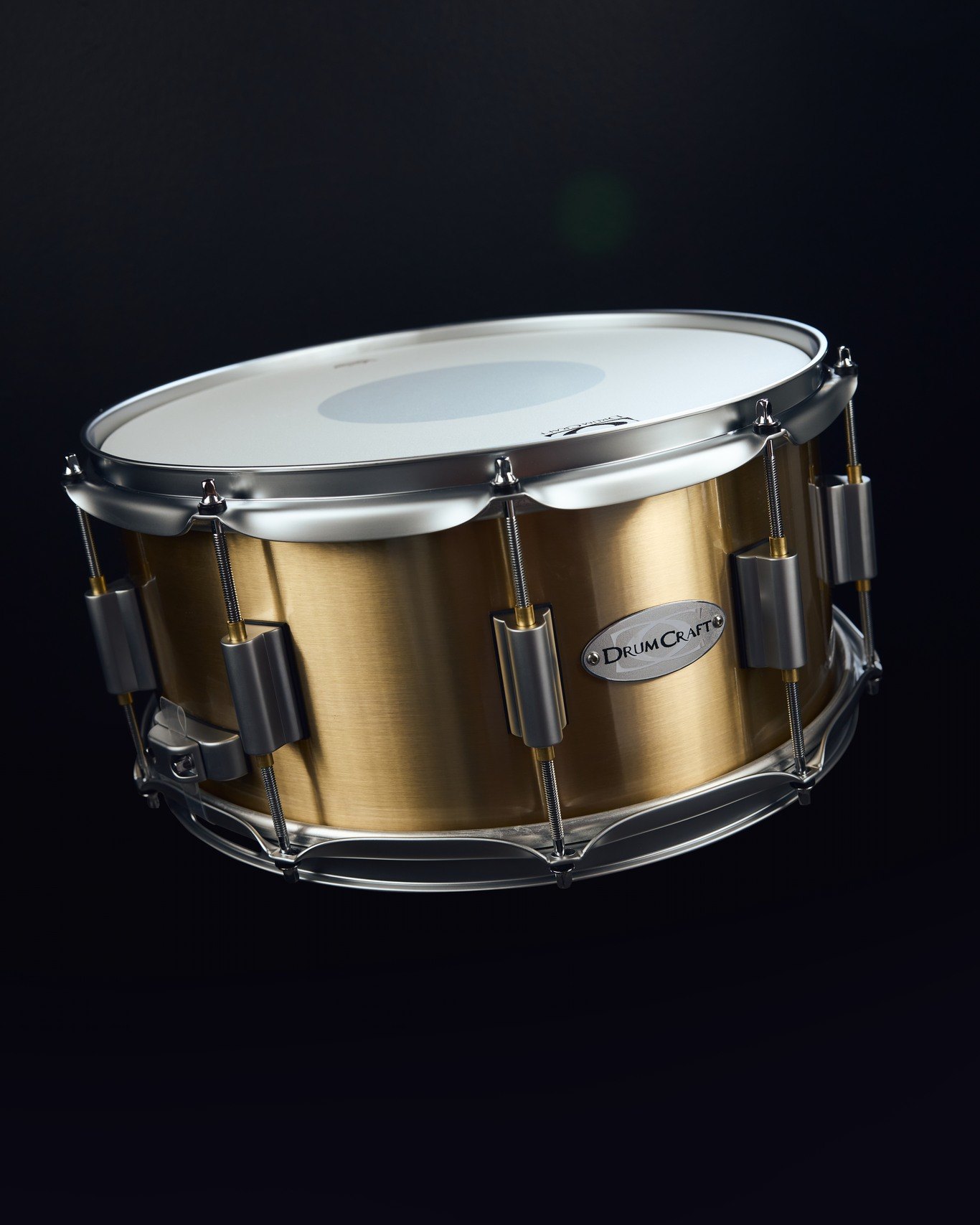 This snare's stunning looks are just the beginning!🥁
.
.
.
#drumcraft #drumcraftdrums #bellbrass #bellbrasssnare
