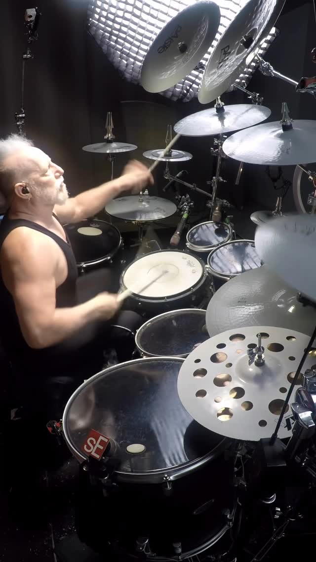 Mike goes full throttle on "Painkiller" 🥁
.
.
.
#miketerrana #drumcraft #drumcraftdrums #judaspriest #painkiller