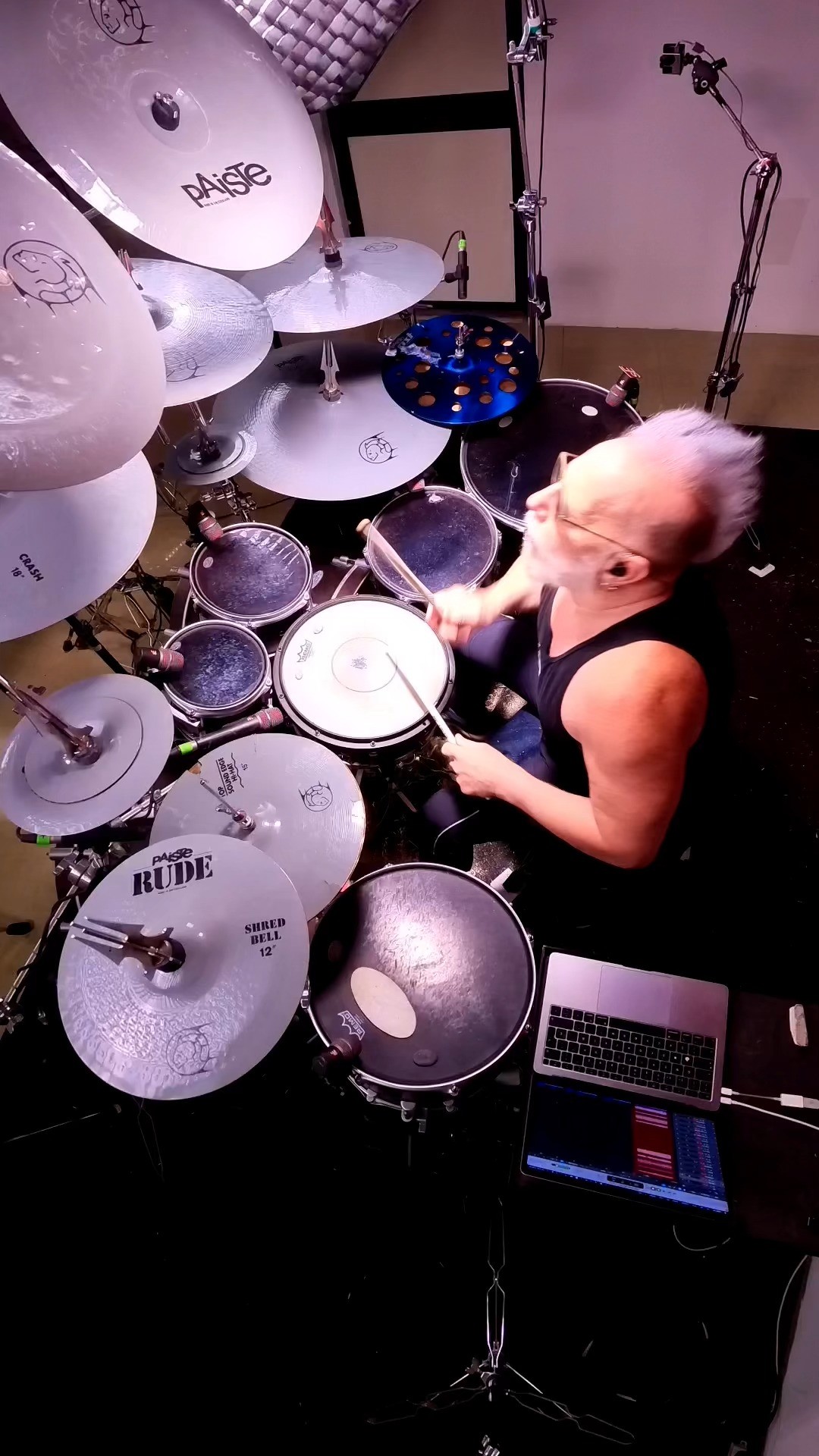 Watch DrumCraft artist Mike Terrana perform his rendition of this absolute classic💥
.
.
.
#drumcraft #drumcraftdrums #bethepulse #miketerrana