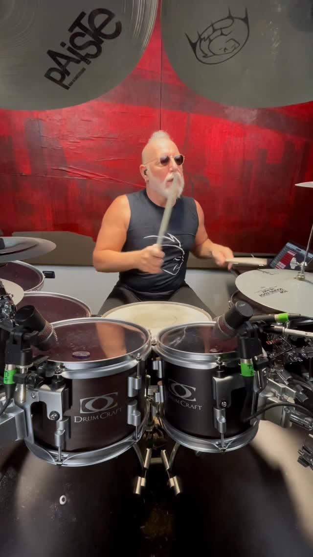 Mike Terrana tearing it up with Big Time 🥁⏰
.
.
.
#bigtime #drumcraft #petergabriel #drumcraftdrums #miketerrana #bethepulse