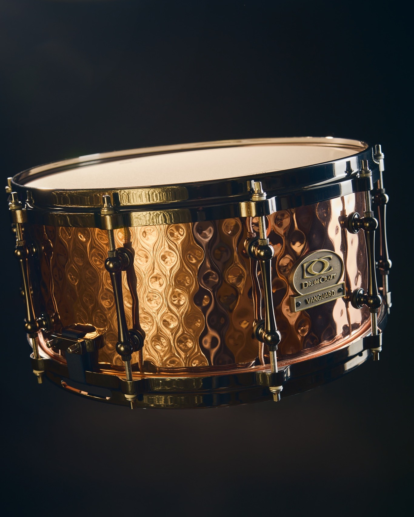 Delivering deep, rich tones that cut through the mix with unmatched warmth🥁
.
.
.
#drumcraft #drumcraftdrums #vanguardsnare #vanguardcoppersnare